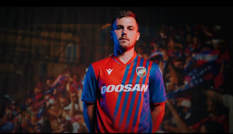 Mistrovská Plzeň představila nové dresy nadcházející sezonu, hlavním motivem jsou čtyři pruhy