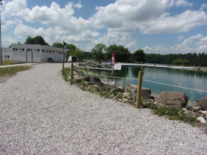 Oblíbené koupací jezírko ve Škodalandu dostalo nové brouzdaliště, doplňuje ho maják se skluzavkou