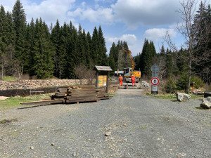 Počasí zpozdilo opravu hradlového mostu u Modravy, otevře se později