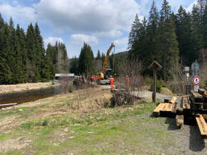 Počasí zpozdilo opravu hradlového mostu u Modravy, otevře se později