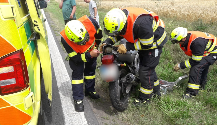 Těžké nehody motorkářů zaměstnávaly záchranáře i hasiče v Plzeňském kraji