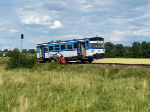 Trať u Klatov, kde došlo k tragické srážce vlaku s traktorem, bude kvůli opravě na dva dny uzavřena