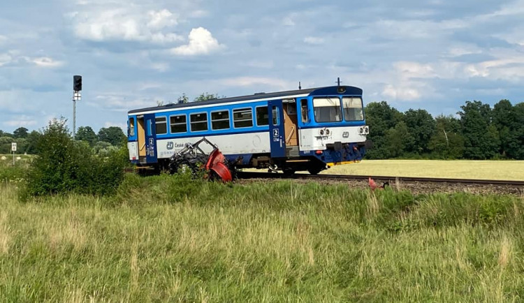 Trať u Klatov, kde došlo k tragické srážce vlaku s traktorem, bude na dva dny uzavřená