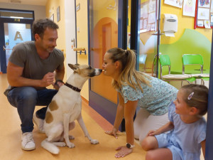 Dětské pacienty v Klatovské nemocnici potěšil knižní a filmový psí hrdina Gump