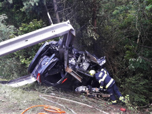 Těžké nehoda ochromila provoz na dálnici D5, jeden muž je v kritickém stavu, další utrpěl těžké zranění