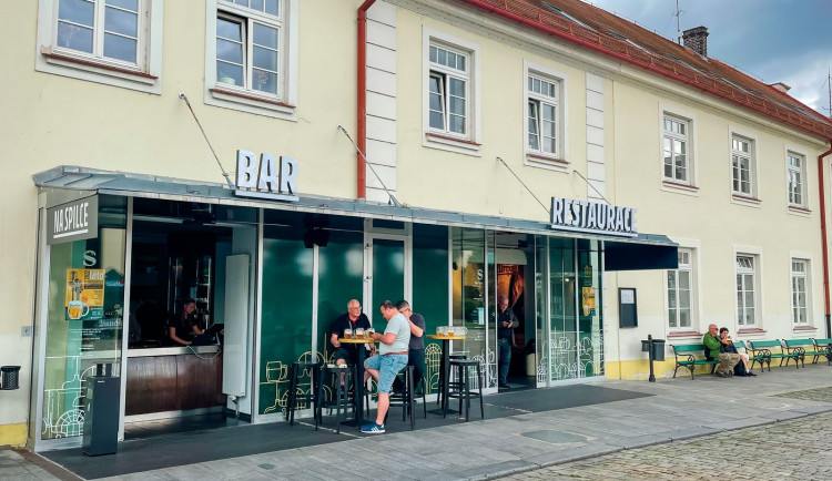 V Prazdroji se znovu otevírá Hospoda Na Spilce. Nabízí recepty s pivem v chlebu i omáčkách