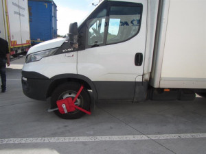 Rekordman přetížil dodávku o neskutečných 108 procent, vážila o 3801 kilogramů více, než by mohla