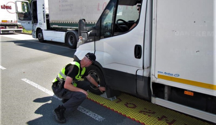 Rekordman přetížil dodávku o neskutečných 108 procent, vážila o 3801 kilogramů více, než by mohla