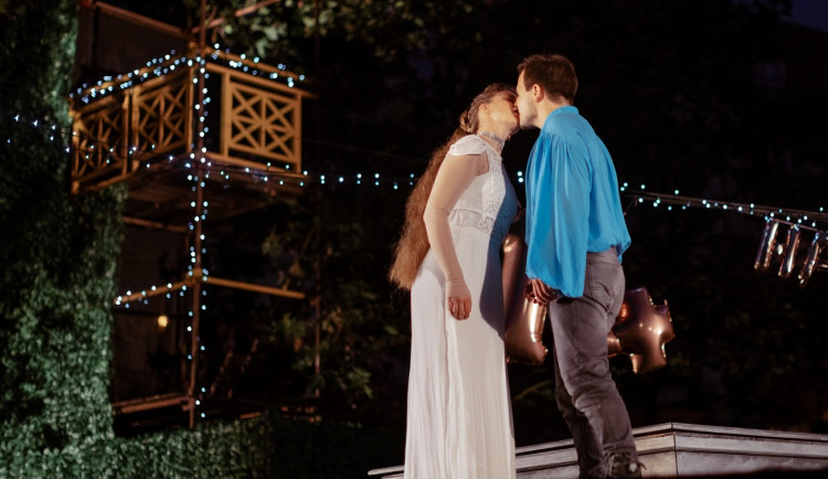 Plzeňský open-air divadelní festival redukuje kvůli menšímu počtu diváků program