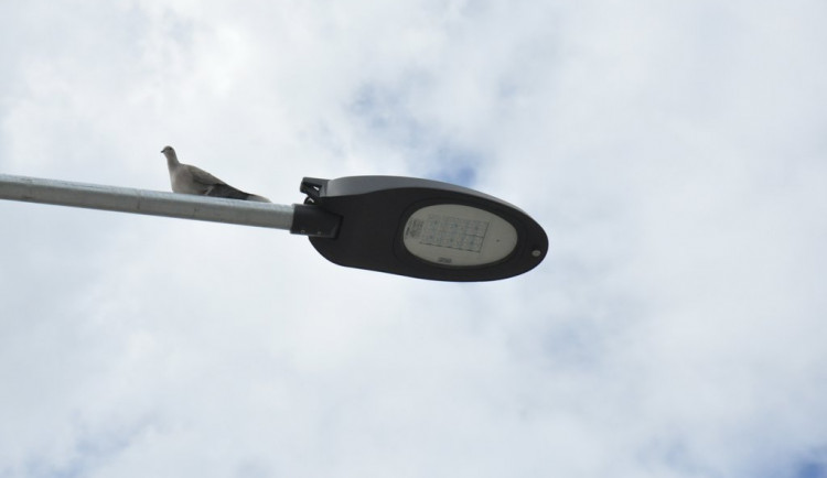 Veřejné osvětlení prochází postupnou modernizací, staré výbojky nahrazují LED světla