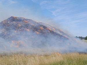 Požár stohu v Kozojedech