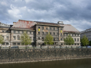 Plzeňský kraj se dohodl s italským majitelem na ceně za zchátralé lázně v srdci Plzně, nyní čeká na analýzu