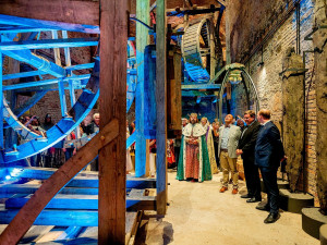 Muzeum otevřelo naprosto unikátní expozici obřích středověkých stavebních strojů