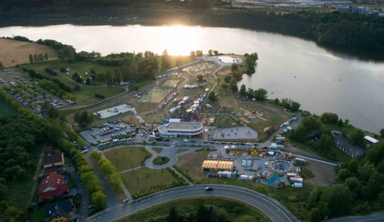 Odborníci v Plzeňském kraji nedoporučují koupání v přehradě České údolí