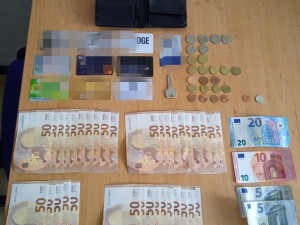 U fakultní nemocnice se povalovala peněženka s více než 1800 euro, poctivý nálezce ji odevzdal policii