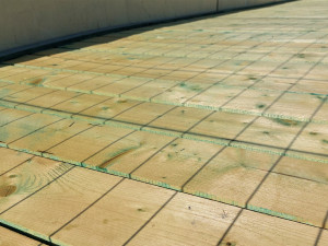 Dlouhé měsíce uzavřená lávka Na Pátku se dočkala provizorní opravy. Ideální to není, připouští radní