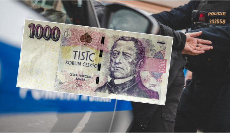 Muž strkal podomácku vytištěné tisícovky do vkladových bankomatů, přístroje padělky ihned rozpoznaly