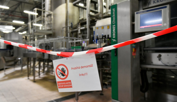 Linka na PET lahve v pivovaru Plzeňský Prazdroj se v těchto dnech demontuje