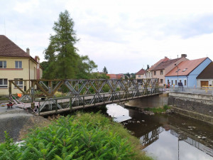 V příštích dnech začne demolice tohoto provizorního mostu most