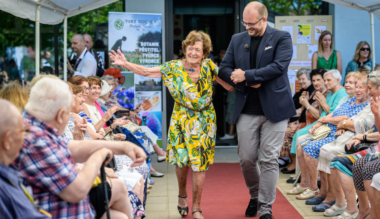 Seniorky a senioři se na jeden den stali modelkami a modely