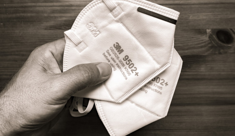 FN Plzeň nařídila od středy používání respirátorů FFP2 návštěvníkům a pacientům ambulancí