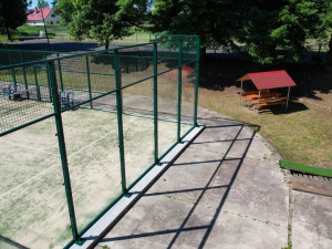 Padel si na západě Čech zahrajete jedině v Klatovech, kde vyrostl nový unikátní kurt