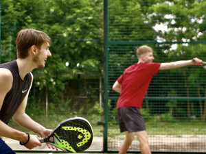 Padel si na západě Čech zahrajete jedině v Klatovech, kde vyrostl nový unikátní kurt