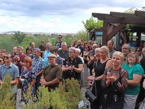 Památku světově uznávaného lékaře, který nečekaně zemřel, uctili přátelé uspořádáním výstavy