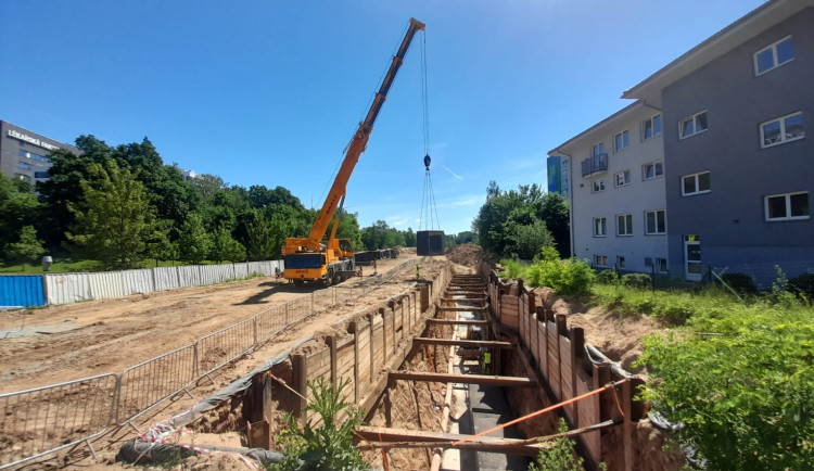 Rekonstrukce 412 metrů dlouhého úseku Roudenské sběrače se realizovala v hloubce v rozmezí čtyř až deseti metrů mezi ulicemi Pramenní a Bolevecká