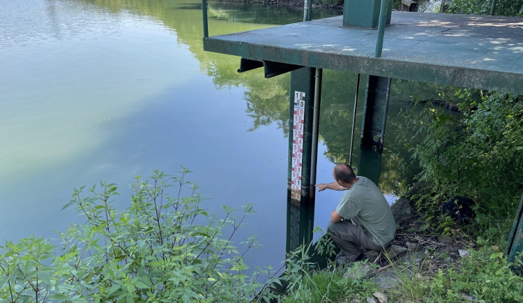 Hladina vody v Boleváku je nejníž za posledních 17 let, na podzim začne jeho dopouštění