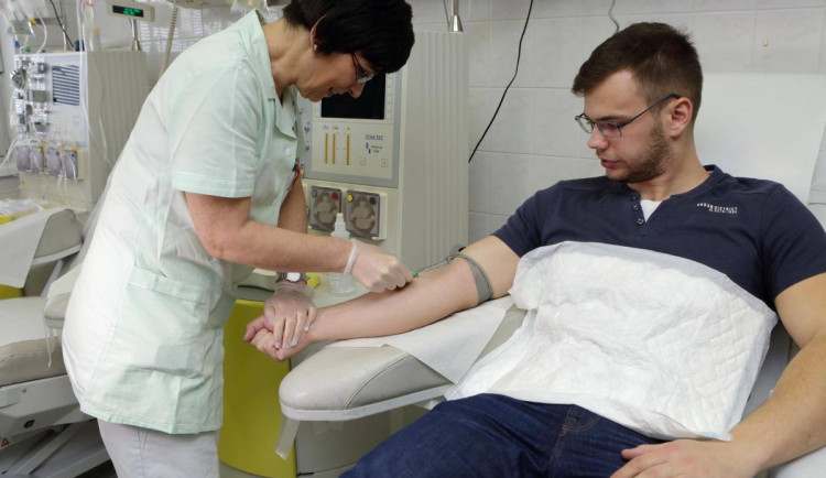 Plzeňská fakultní nemocnice provedla loni 150 transplantací krvetvorných buněk, nejvíc v republice