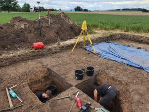Plzeňští archeologové učinili nečekaný objev, pod Řípem našli unikátní pohřební konstrukci se svatyní