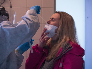 Šíření koronaviru v Plzeňském kraji dál zpomaluje, za týden přibylo 552 nákaz