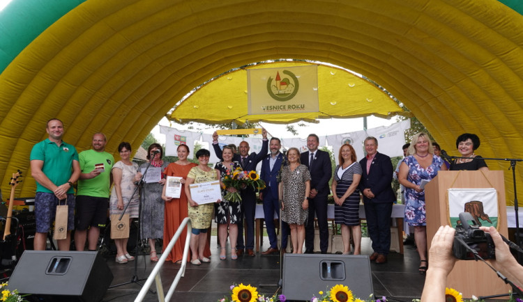 Vesnicí roku Plzeňského kraje je Kařez, porota ocenila hlavně úzkou spolupráci s místními podnikateli a spolky