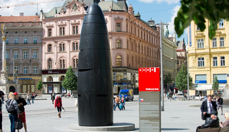 Kuličky jsou moje, řval muž na děti u brněnského orloje