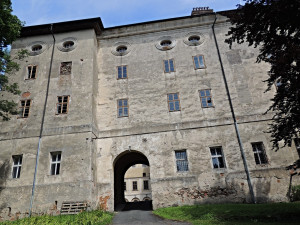 Zelenou Horu proslavili nejvíce Černí baroni, nyní chce kraj zámek opravit a zadá studii na jeho obnovu