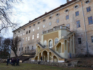 Zelenou Horu proslavili Černí baroni, nyní chce kraj zámek opravit a zadá studii na jeho obnovu