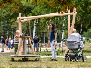 Park za OC Plaza prošel rozsáhlou proměnou za 46 milionů, nabízí sport, relax i kulturu