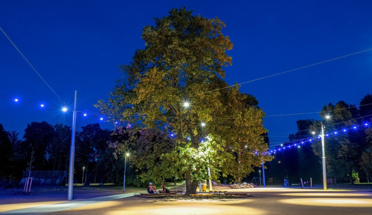 Park za OC Plaza prošel rozsáhlou proměnou za 46 milionů, nabízí sport, relax i kulturu