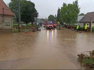 Déšť na Plzeňsku zvednul hladiny menších řek, Klabava večer klesla ze třetího povodňového stupně na první