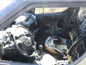 Automobil zřejmě zapálil žhář