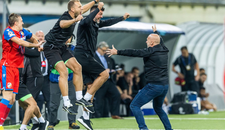 Výbuch radosti po závěrečném hvizdu