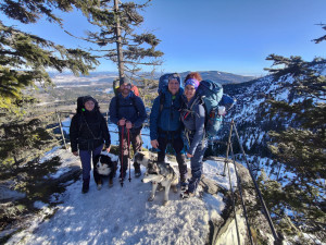 Čtyři lidi, tři psi a šest dní putování zasněženou Šumavou. O tom povypráví cestovatel Slávek Král, foto: Slávek Král.