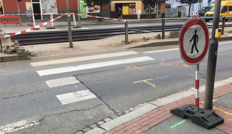 Opilý řidič dodávky smetl chodce, náraz ho odhodil 25 metrů daleko