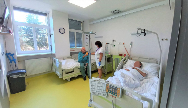 Rekonstrukce oddělení následné péče ve Stodu míří do finále, přibyla nová lůžka i vyšetřovna