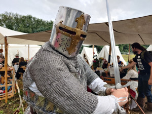 Avizovaná pompézní akce skončila totálním fiaskem, Templářský víkend naštval diváky i trhovce