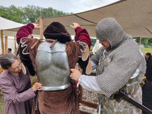 Avizovaná pompézní akce skončila totálním fiaskem, Templářský víkend naštval diváky i trhovce