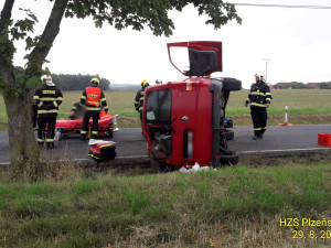 Mezi Velkým Malahovem a Ostromečí na Domažlicku ráno havarovala dodávka. Zraněného šestašedesátiletého řidiče záchranáři transportovali do Domažlické nemocnice