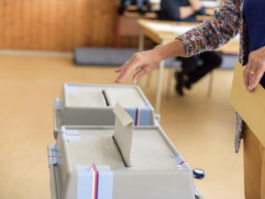 Ve volebních kampaních utratí větší strany v Plzni statisíce až miliony