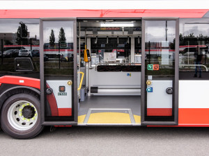 Nová autobusová linka doveze cestující z Bor na Novou Valchu, od příštího roku i na vzdálenější konec Lhoty